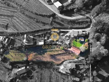 Moradia T2 para Venda em Sobrado e Bairros