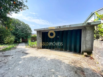 Moradia T2 para Venda em Sobrado e Bairros