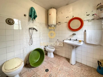 Moradia T2 para Venda em Sobrado e Bairros