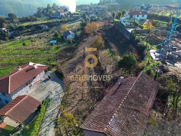 Moradia T2 para Venda em Sobrado e Bairros
