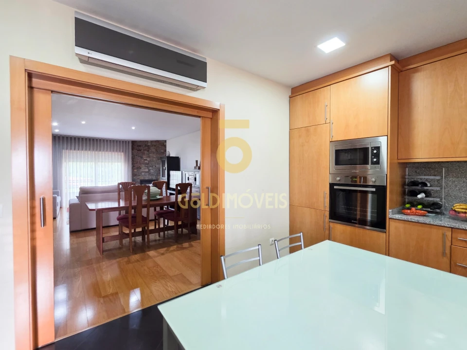 Moradia T4 para Venda em O. Azeméis, Riba-Ul, Ul, Macinhata Seixa, Madail Foto 14