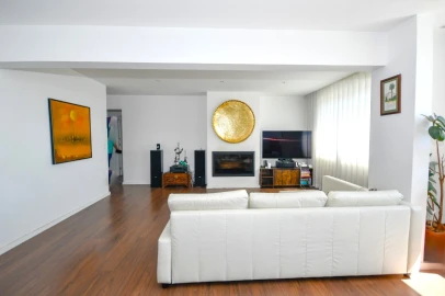 Apartamento T5 para Venda em Ramalde