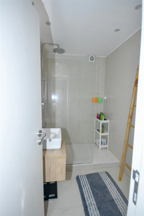 Apartamento T5 para Venda em Ramalde