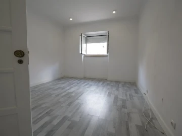 Apartamento T1 para Arrendamento em Alvalade