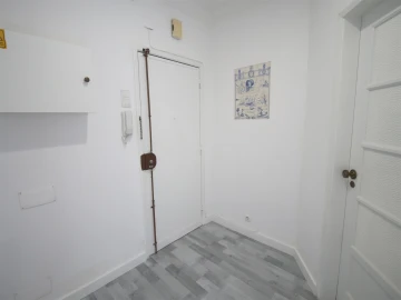 Apartamento T1 para Arrendamento em Alvalade