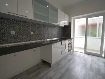 Apartamento T1 para Arrendamento em Alvalade