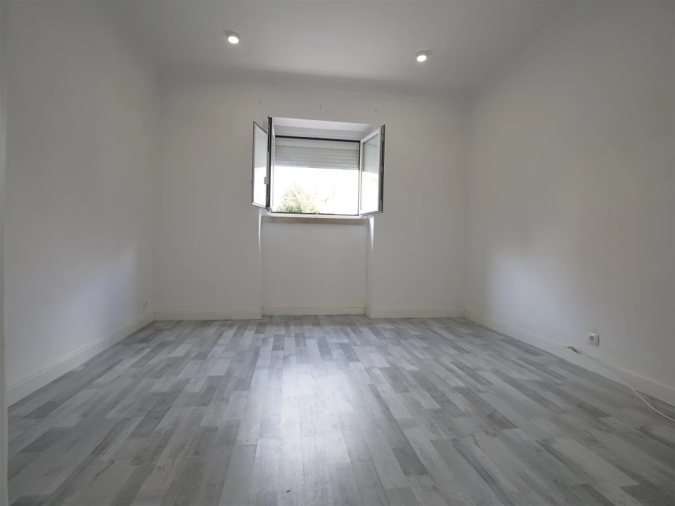 Apartamento T1 para Arrendamento em Alvalade Foto 17