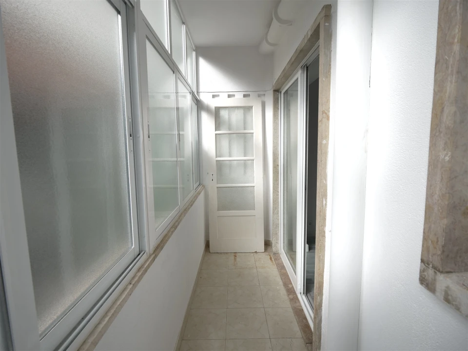 Apartamento T1 para Arrendamento em Alvalade Foto 11