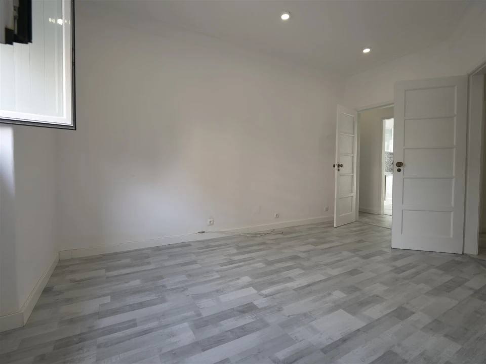 Apartamento T1 para Arrendamento em Alvalade Foto 8