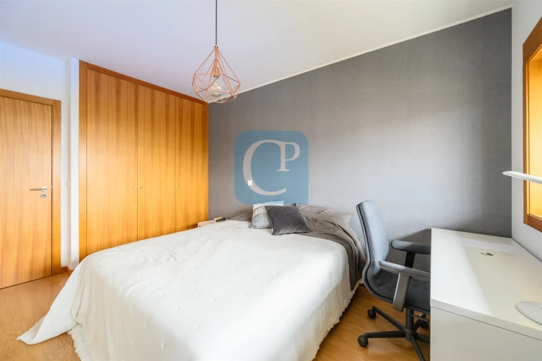Apartamento T1 para Arrendamento em Paranhos Foto 12