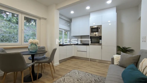 Apartamento T2 para Venda em Benfica