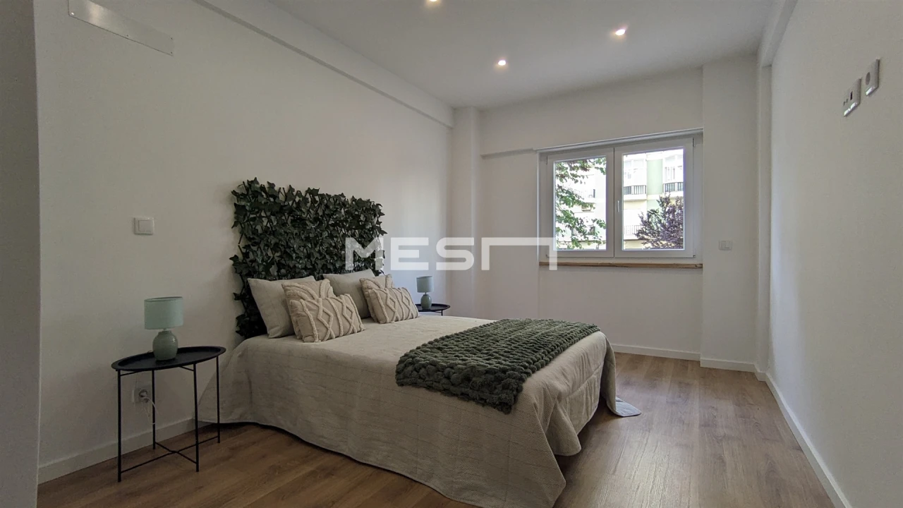 Apartamento T2 para Venda em Benfica Foto 11
