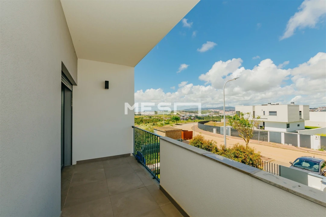 Moradia T4 para Arrendamento em Venteira Foto 45