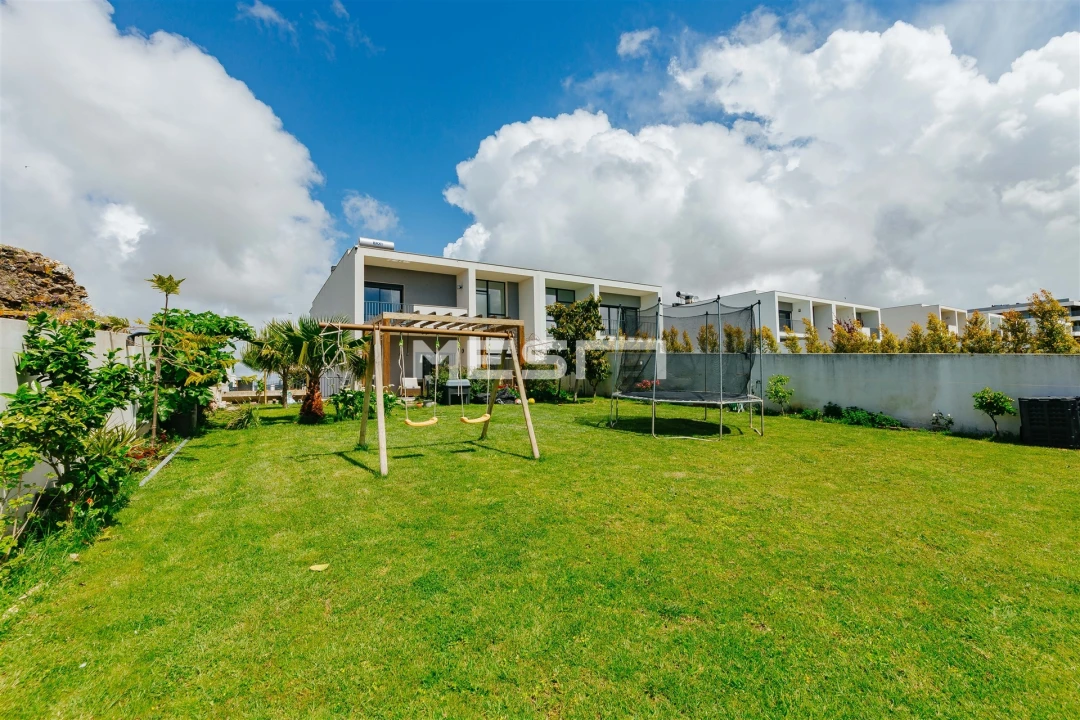 Moradia T4 para Arrendamento em Venteira Foto 7