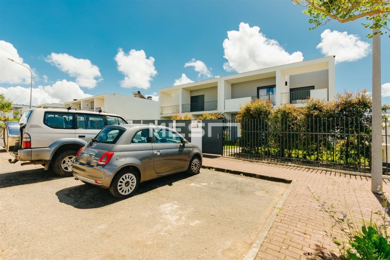 Moradia T4 para Arrendamento em Venteira Foto 57