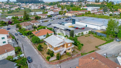 Moradia T3 para Venda em Vila Cova da Lixa e Borba de Godim