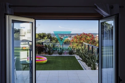 Apartamento T3 para Venda em Parceiros e Azoia