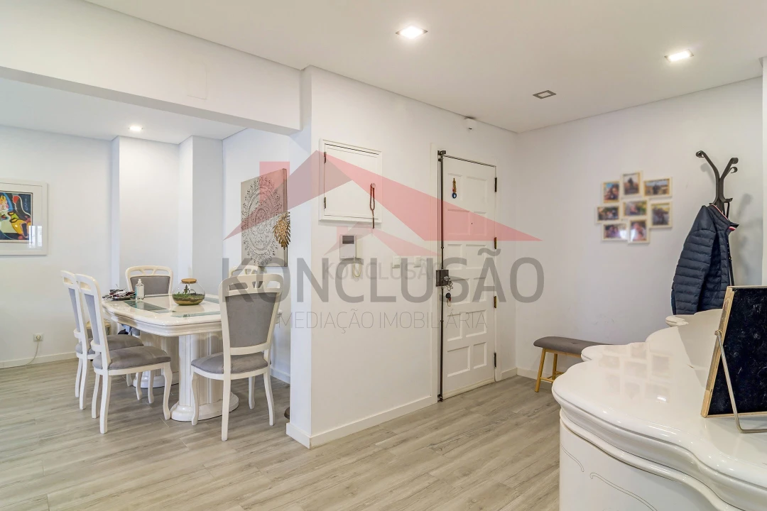 Apartamento T4 para Venda em Póvoa de Santa Iria e Forte da Casa Foto 4