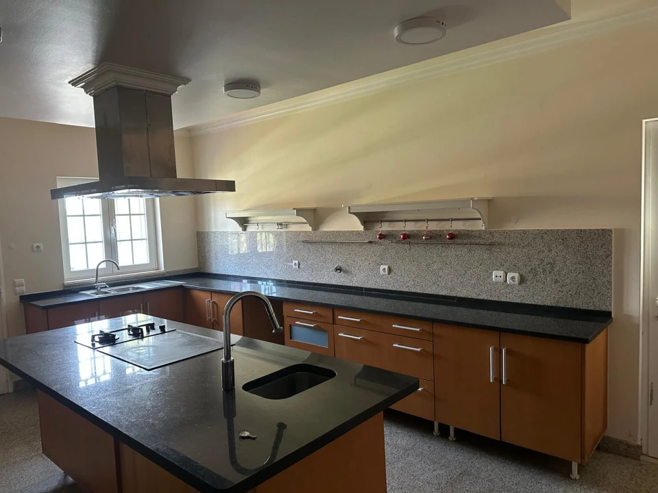 Apartamento T5 para Venda em Alpiarça Foto 4