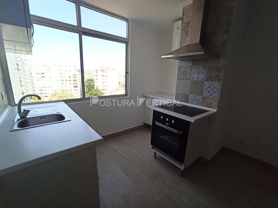 Apartamento T1 para Venda em Venteira Foto 3