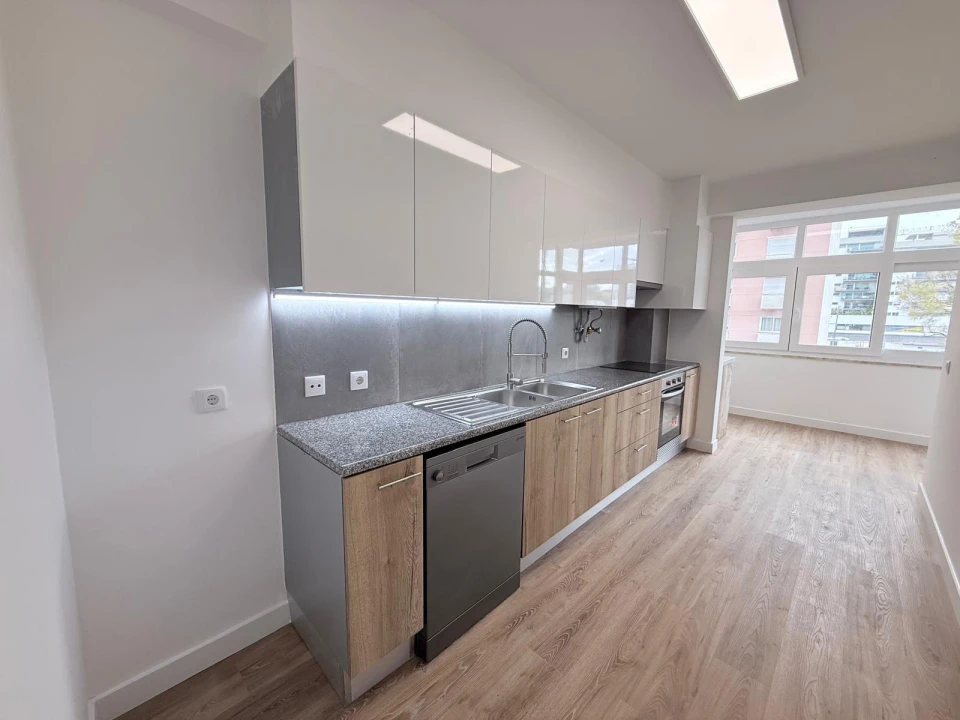 Apartamento T3 para Venda em Benfica Foto 1