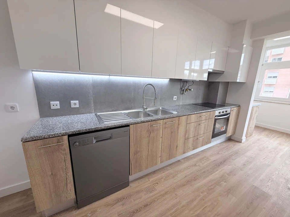 Apartamento T3 para Venda em Benfica Foto 2