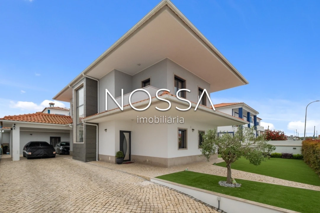 Moradia T4 para Venda em São João das Lampas e Terrugem Foto 1