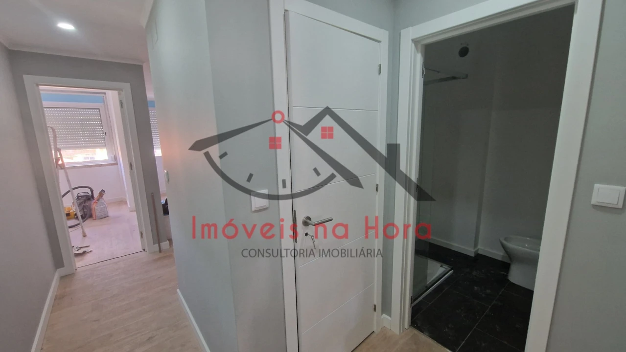 Apartamento T2 para Venda em Odivelas Foto 3