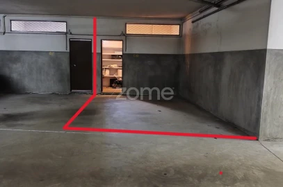 Garagem para Venda em Custóias, Leça do Balio e Guifões