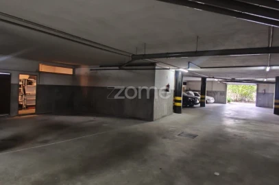 Garagem para Venda em Custóias, Leça do Balio e Guifões