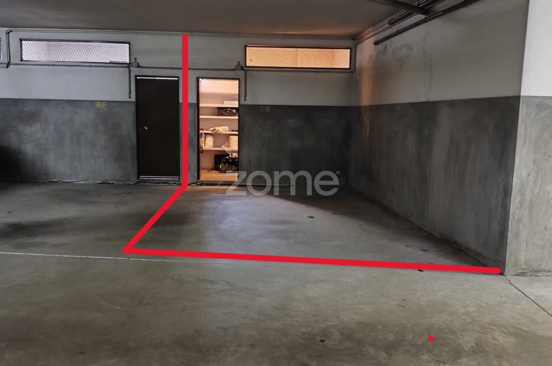 Garagem para Venda em Custóias, Leça do Balio e Guifões Foto 1