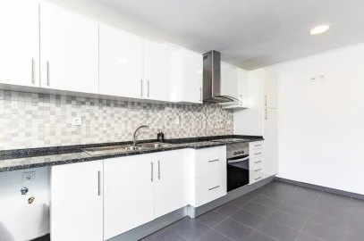 Apartamento T2 para Venda em Queluz e Belas