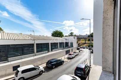 Apartamento T2 para Venda em Queluz e Belas