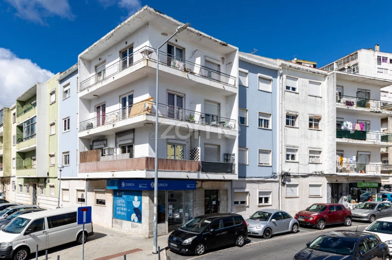 Apartamento T2 para Venda em Queluz e Belas Foto 2
