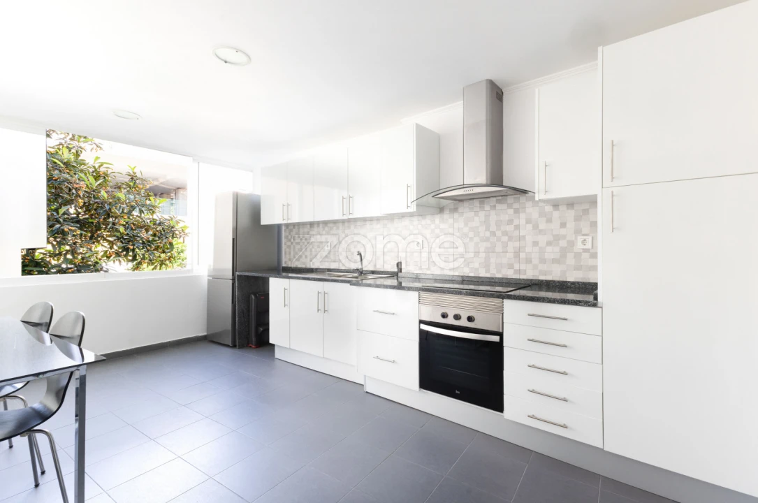 Apartamento T2 para Venda em Queluz e Belas Foto 1