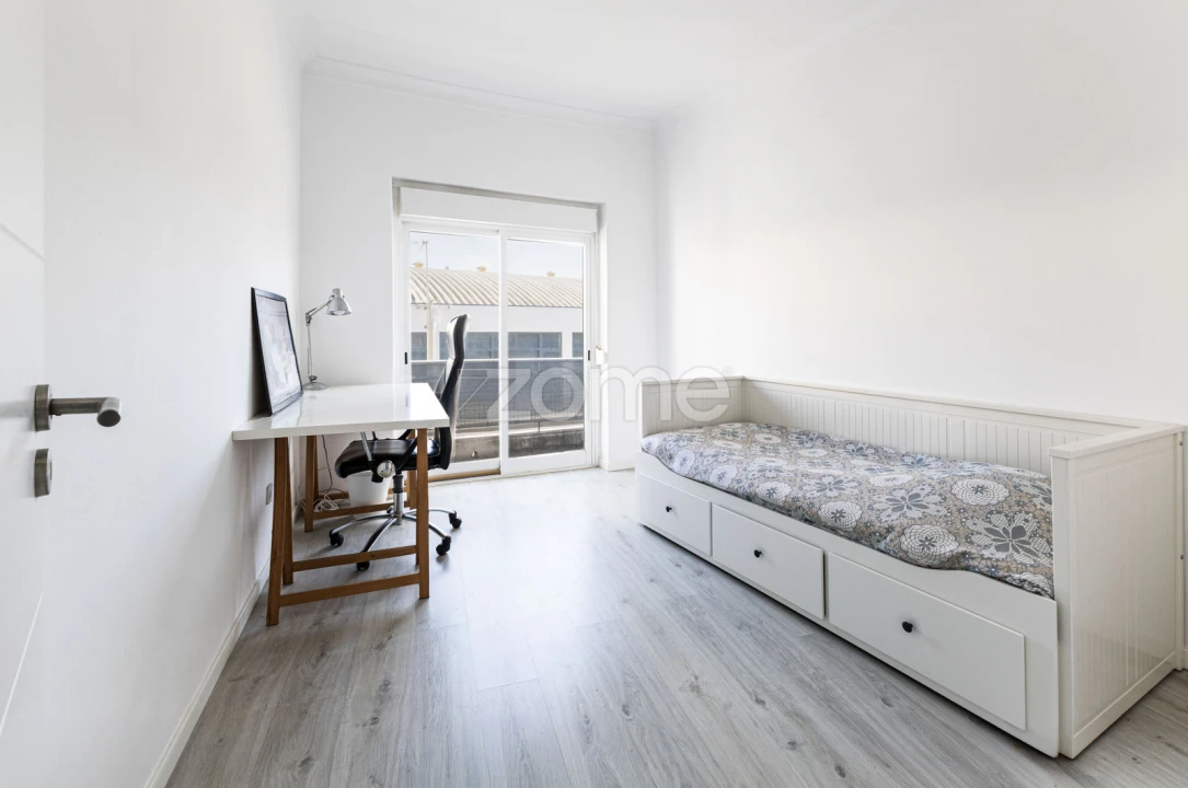 Apartamento T2 para Venda em Queluz e Belas Foto 5