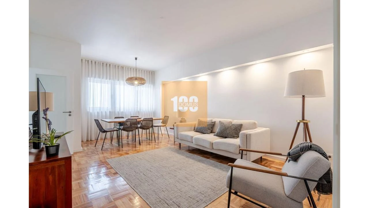 Apartamento T3 para Venda em Cedofeita, Santo Ildefonso, Sé, Miragaia, São Nicolau e Vitória Foto 1