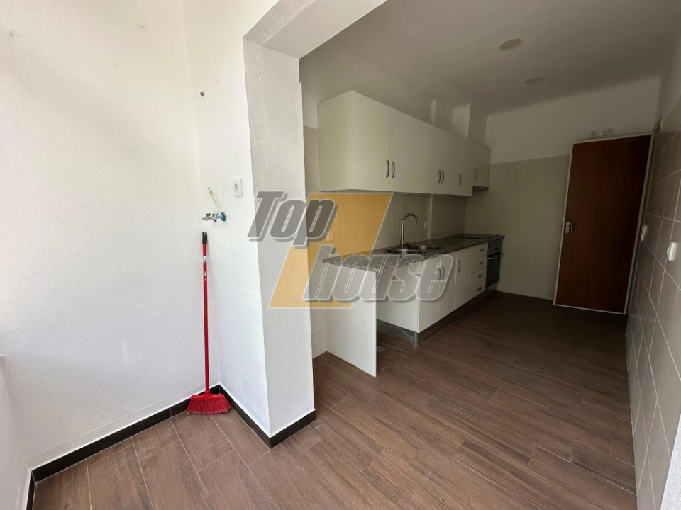 Apartamento T3 para Arrendamento em Costa da Caparica Foto 4