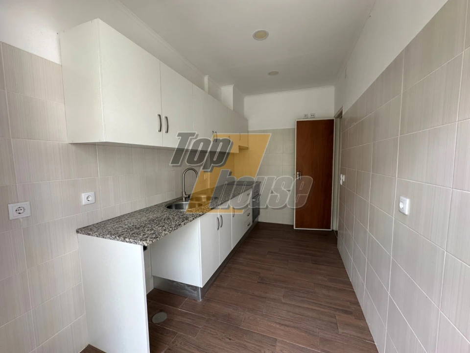 Apartamento T3 para Arrendamento em Costa da Caparica Foto 2