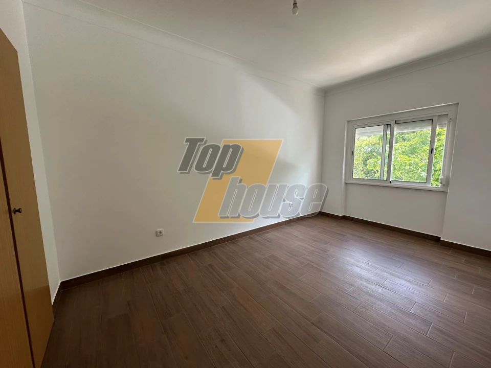 Apartamento T3 para Arrendamento em Costa da Caparica Foto 9