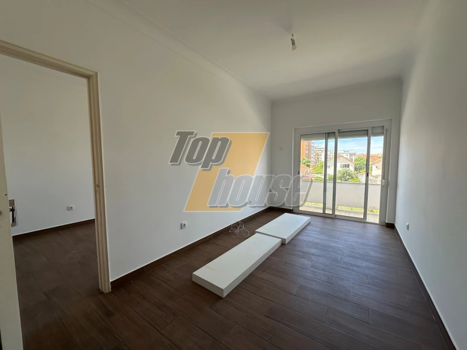 Apartamento T3 para Arrendamento em Costa da Caparica Foto 13