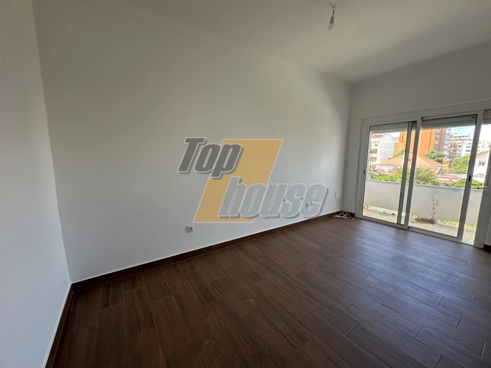 Apartamento T3 para Arrendamento em Costa da Caparica Foto 15