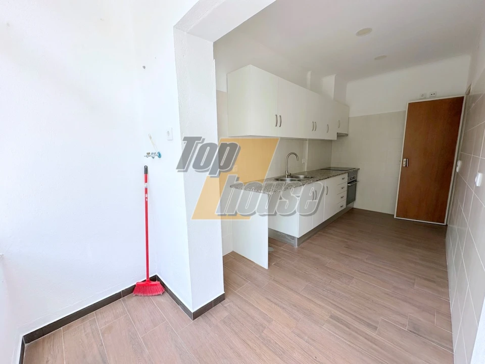 Apartamento T3 para Arrendamento em Costa da Caparica Foto 2