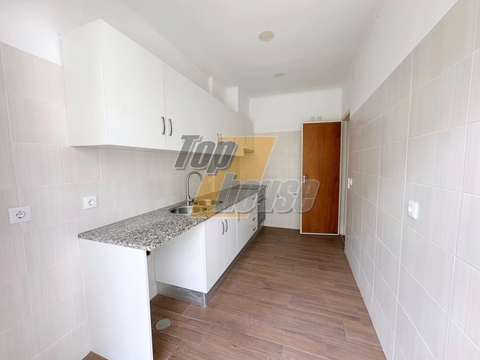 Apartamento T3 para Arrendamento em Costa da Caparica Foto 3