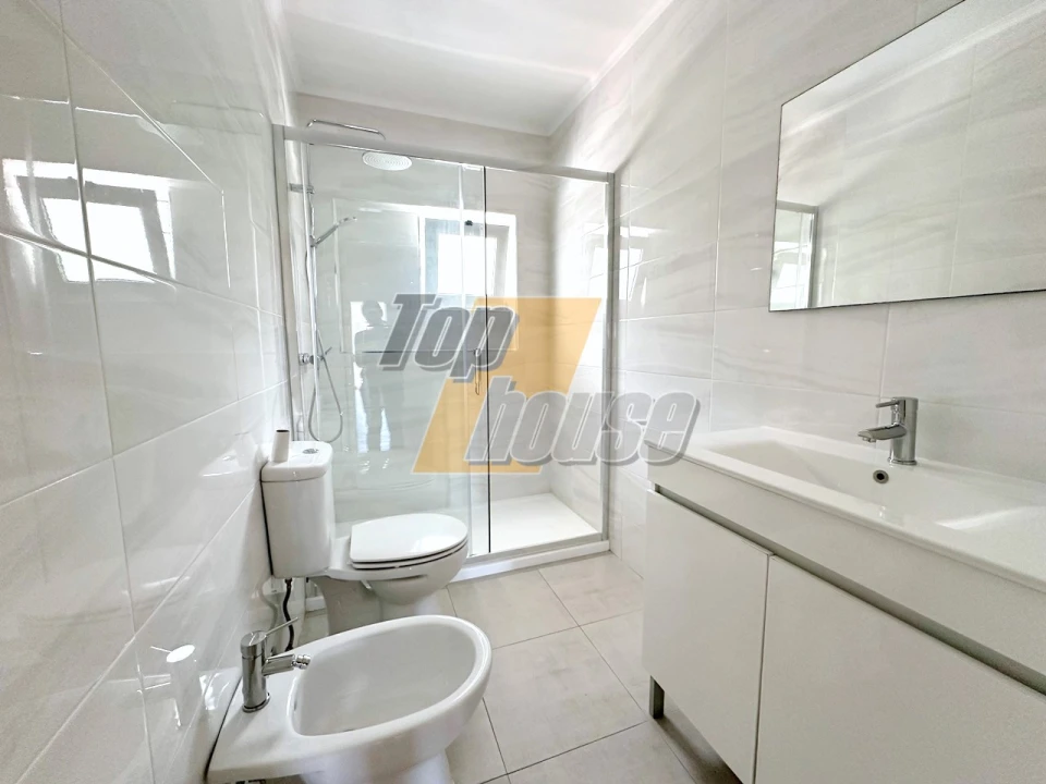 Apartamento T3 para Arrendamento em Costa da Caparica Foto 8