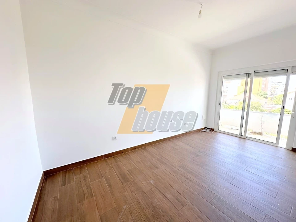 Apartamento T3 para Arrendamento em Costa da Caparica Foto 16