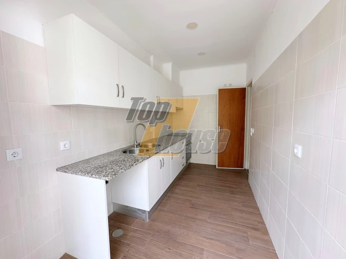 Apartamento T3 para Arrendamento em Costa da Caparica Foto 3
