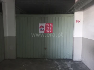 Garagem para Venda em Oliveira do Douro