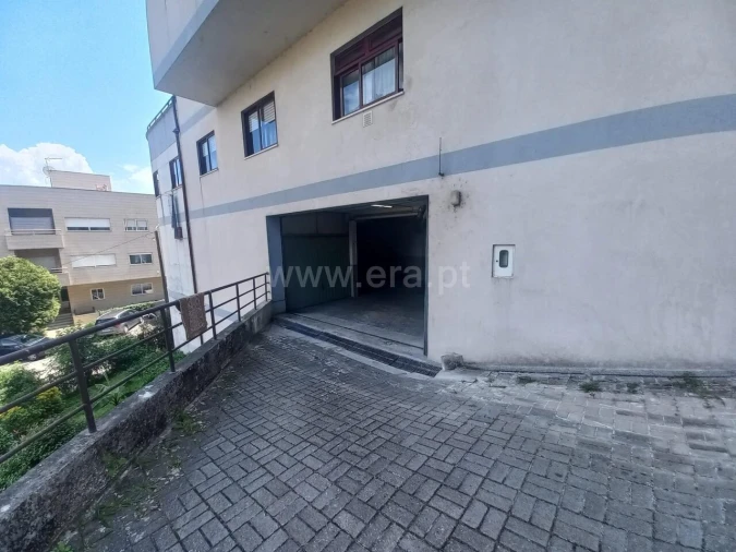 Garagem para Venda em Oliveira do Douro Foto 6