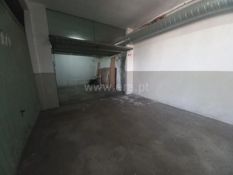 Garagem para Venda em Oliveira do Douro Foto 3